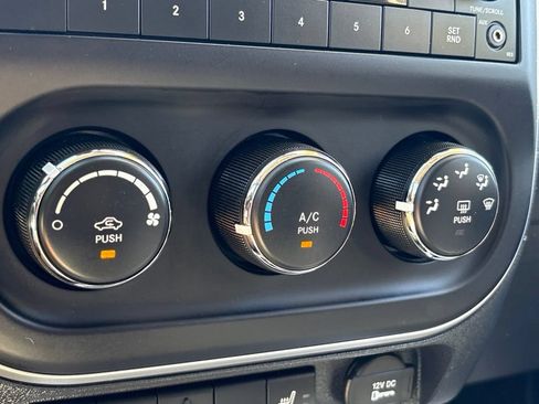 Used 2016 Jeep Compass Latitude AWD/4WD image 14