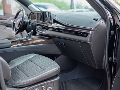 Used 2023 Cadillac Escalade ESV Sport Platinum w/ LPO, ONYX Package AWD/4WD image 17