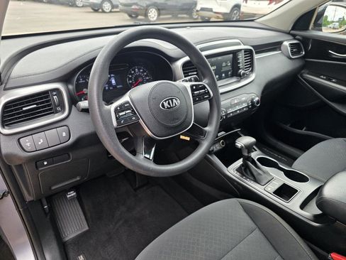 Used 2020 Kia Sorento LX FWD image 12