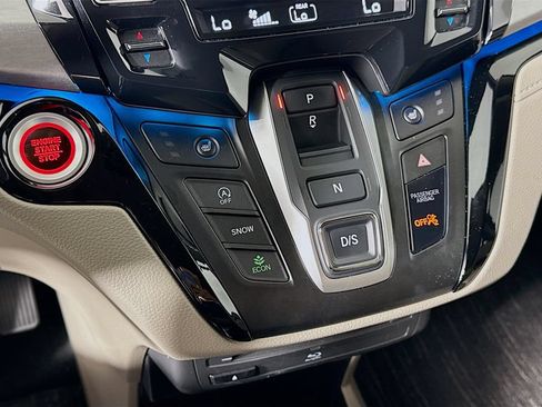 Used 2023 Honda Odyssey Touring image 17