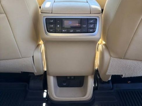 Certified 2019 Toyota Highlander Limited Platinum AWD/4WD image 10