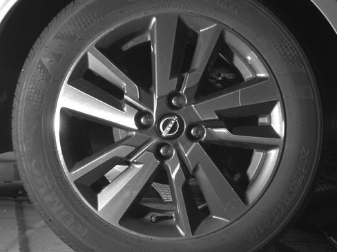 Used 2025 Nissan Versa SV image 15