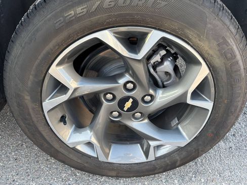 Used 2025 Chevrolet Trax LT w/ LT Convenience Package FWD image 29