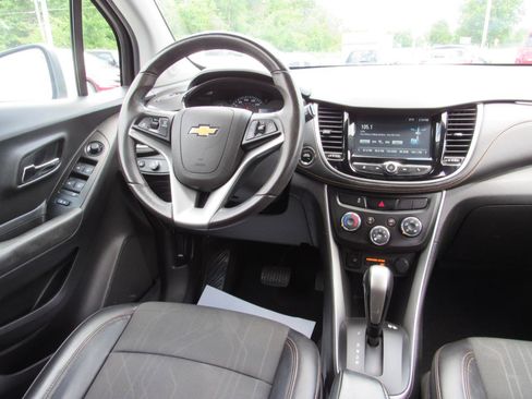Used 2017 Chevrolet Trax LT w/ LT Convenience Package AWD/4WD image 8