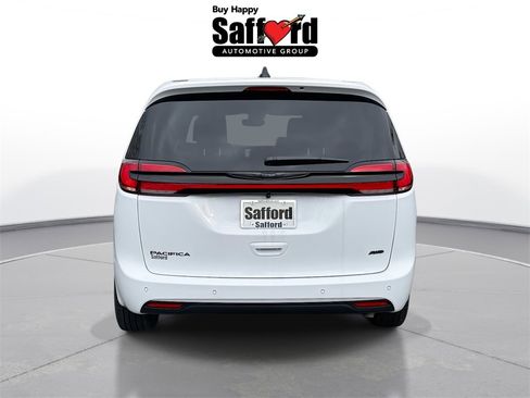 New 2026 Chrysler Pacifica Select image 6