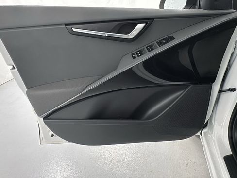 New 2025 Kia Niro EX image 18