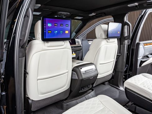 Used 2026 Cadillac Escalade Platinum Sport w/ LPO, ONYX Package image 36