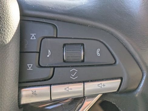 Used 2022 Cadillac Escalade Premium Luxury image 21