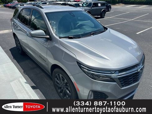 Used 2023 Chevrolet Equinox RS FWD image 1
