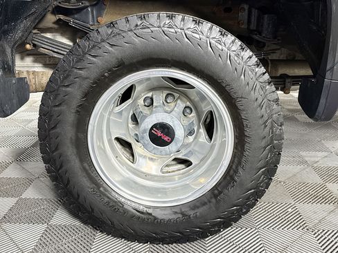 Used 2023 GMC Sierra 3500 Denali w/ Denali Ultimate Package image 31