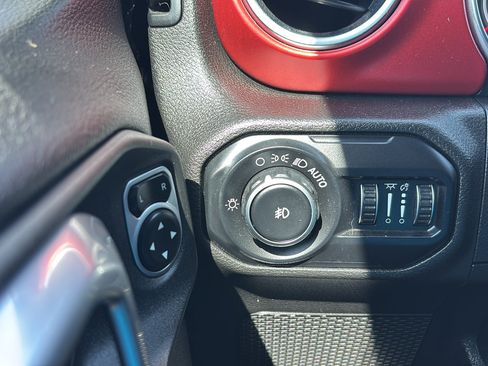 Used 2019 Jeep Wrangler Unlimited Rubicon AWD/4WD image 21