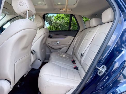 Used 2022 Mercedes-Benz GLC 300 4MATIC image 33