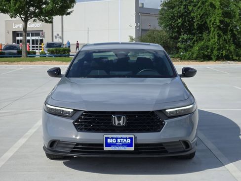 Used 2025 Honda Accord Sport image 9
