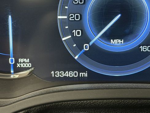 Used 2017 Cadillac Escalade Premium Luxury w/ LPO, Radiant Package AWD/4WD image 5