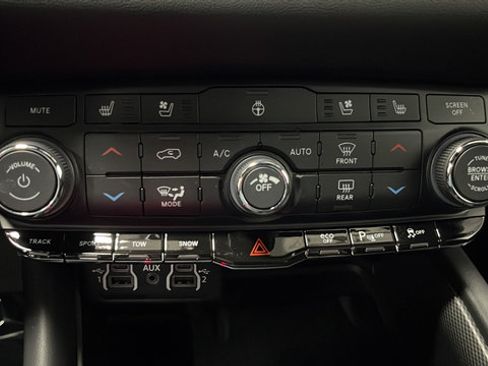 Used 2024 Dodge Durango R/T w/ Tow 'N Go Package AWD/4WD image 18