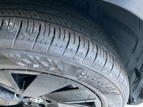 Used 2024 Volkswagen Atlas SE image 30