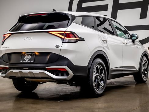 Used 2025 Kia Sportage LX FWD image 31
