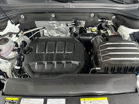 Used 2024 Volkswagen Atlas Cross Sport SE FWD image 34