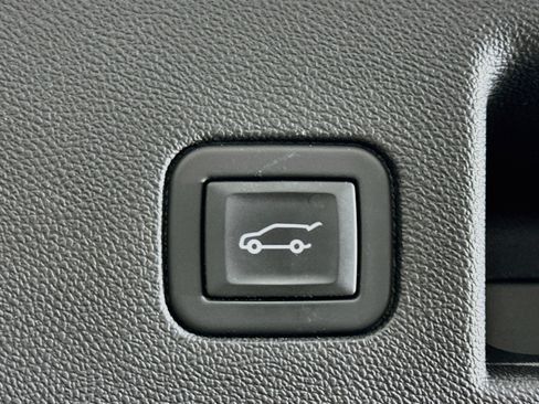Used 2023 Chevrolet Equinox Premier FWD image 29