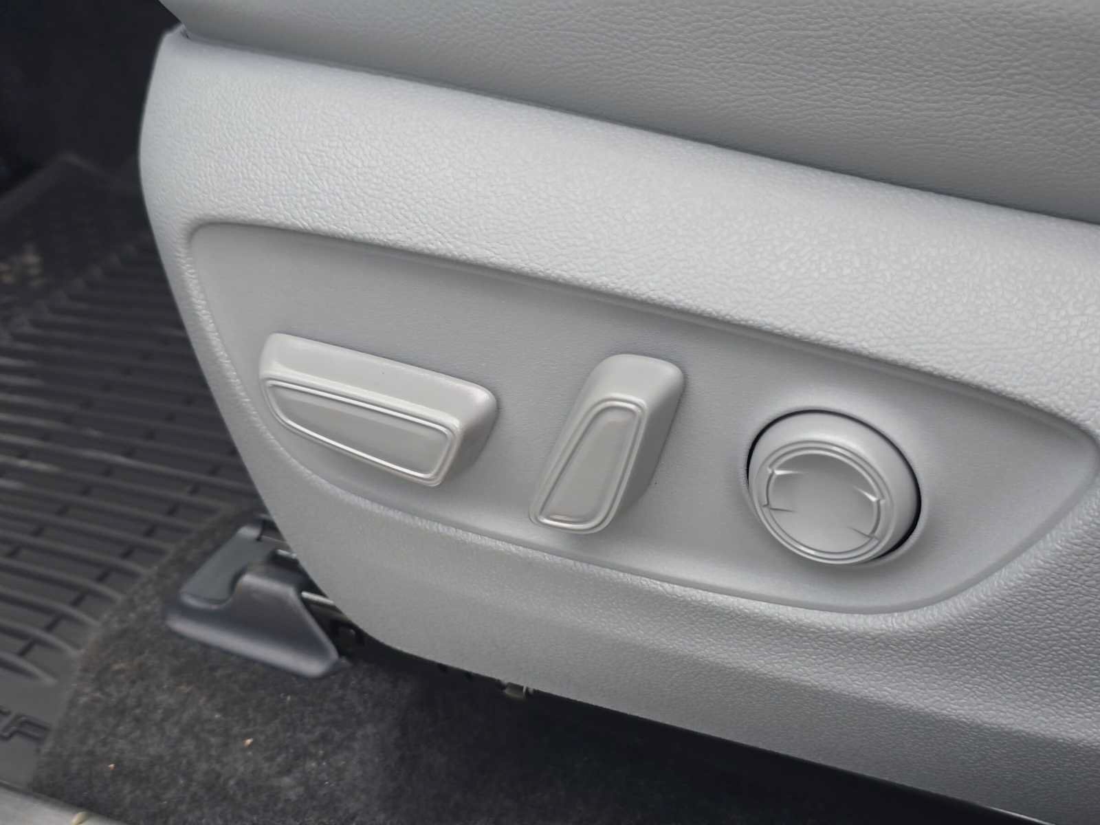 New 2026 Toyota Highlander Platinum AWD/4WD image 24
