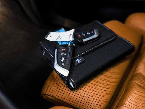 Used 2022 BMW 530e w/ Premium Package image 63