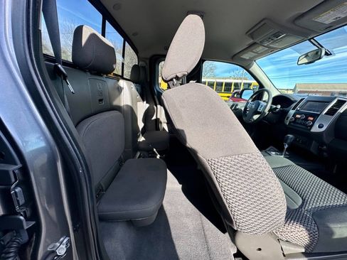 Used 2021 Nissan Frontier SV image 14