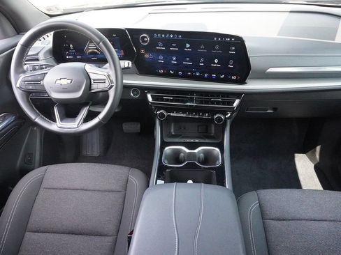 Used 2025 Chevrolet Traverse LT AWD/4WD image 40