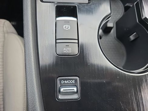 Used 2023 Nissan Rogue SV image 29