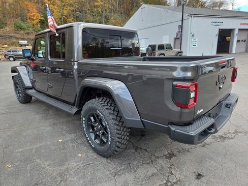 New 2025 Jeep Gladiator Sport image 4