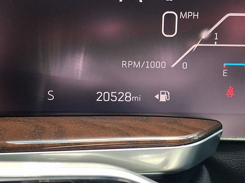 Used 2025 Cadillac Escalade Premium Luxury Platinum AWD/4WD image 22