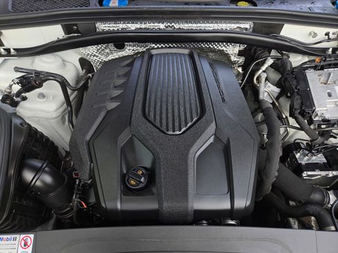 Used 2024 Porsche Macan image 29