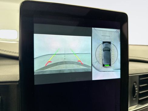 Used 2023 Ford Explorer Platinum w/ Premium Technology Package image 15