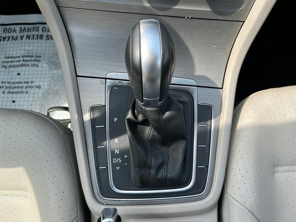 Used 2015 Volkswagen Golf S FWD image 15