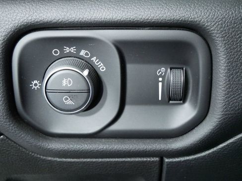 Used 2021 RAM 1500 Big Horn image 24