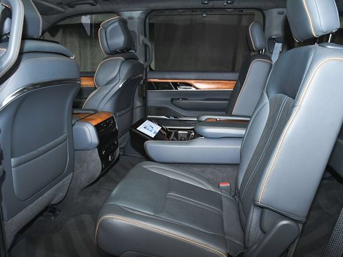 Used 2022 Jeep Grand Wagoneer Series II w/ Convenience Group III AWD/4WD image 50