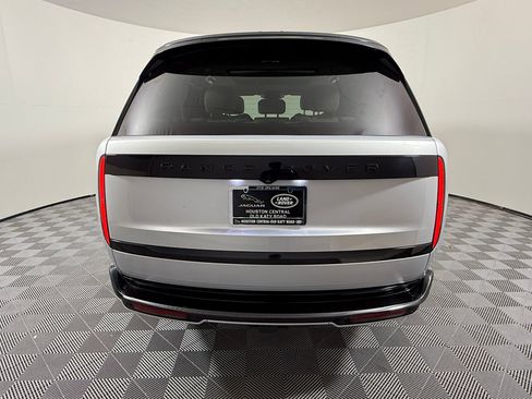 Used 2024 Land Rover Range Rover Long Wheelbase SE image 10