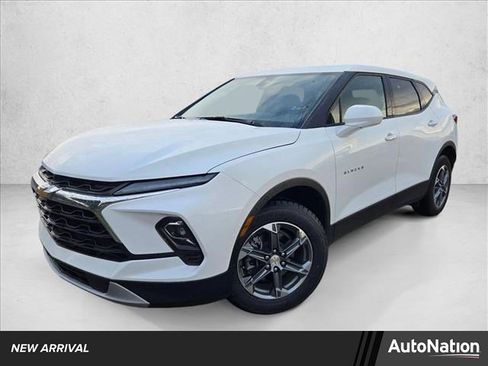 Used 2025 Chevrolet Blazer LT image 1