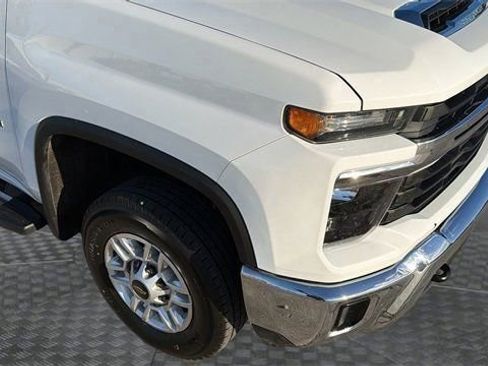 Used 2025 Chevrolet Silverado 2500 LT w/ Convenience Package image 9