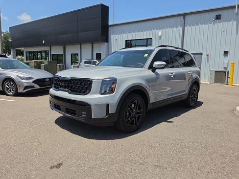 Certified 2025 Kia Telluride SX X-Line AWD/4WD image 4