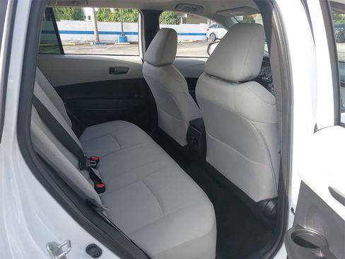 Used 2022 Toyota Corolla Cross L image 11