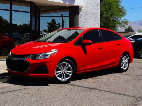 Used 2019 Chevrolet Cruze LS w/ LS Convenience Package FWD image 2