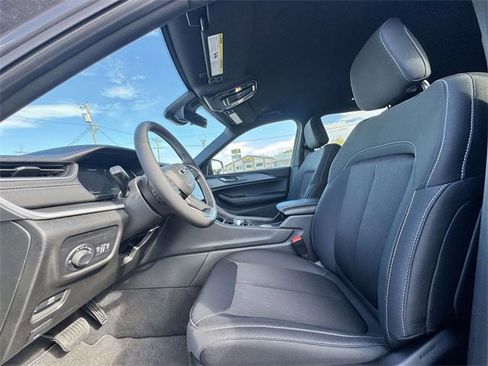 New 2025 Jeep Grand Cherokee L Laredo w/ Luxury Tech Group I image 18