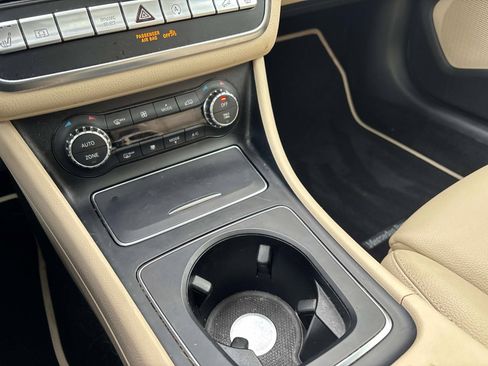 Used 2018 Mercedes-Benz GLA 250 4MATIC image 32