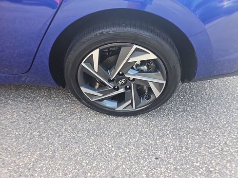 Certified 2025 Hyundai Elantra SEL FWD image 28