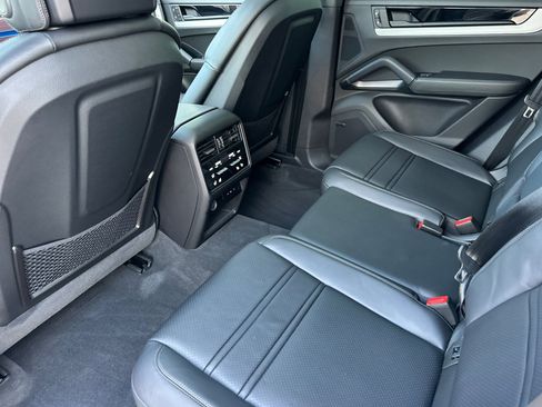 Used 2025 Porsche Cayenne image 13
