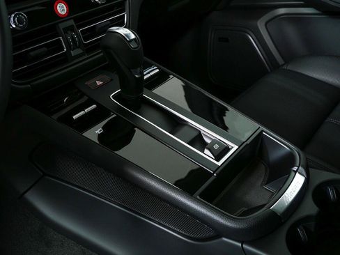 Certified 2026 Porsche Macan Turbo AWD/4WD image 17
