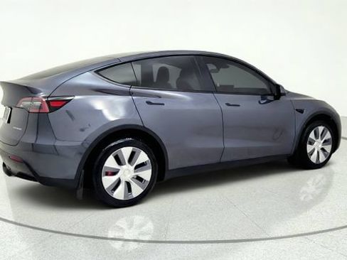 Used 2023 Tesla Model Y Long Range AWD/4WD image 9