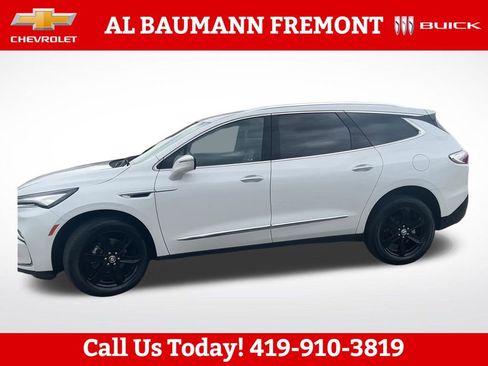 Used 2024 Buick Enclave Essence w/ Sport Touring Edition FWD image 3
