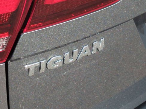 Used 2018 Volkswagen Tiguan S image 30