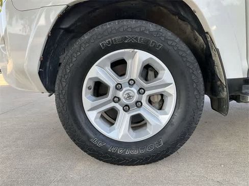 Used 2016 Toyota 4Runner SR5 Premium image 12